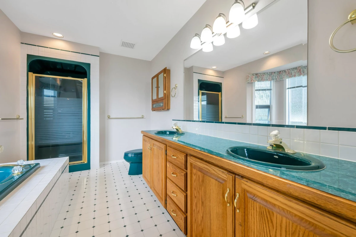 Hallway Photo of 8165 154 Street, Surrey, BC