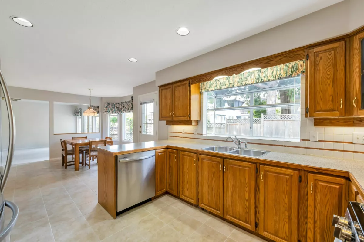 Kitchen Island Photo of 8165 154 Street, Surrey, BC