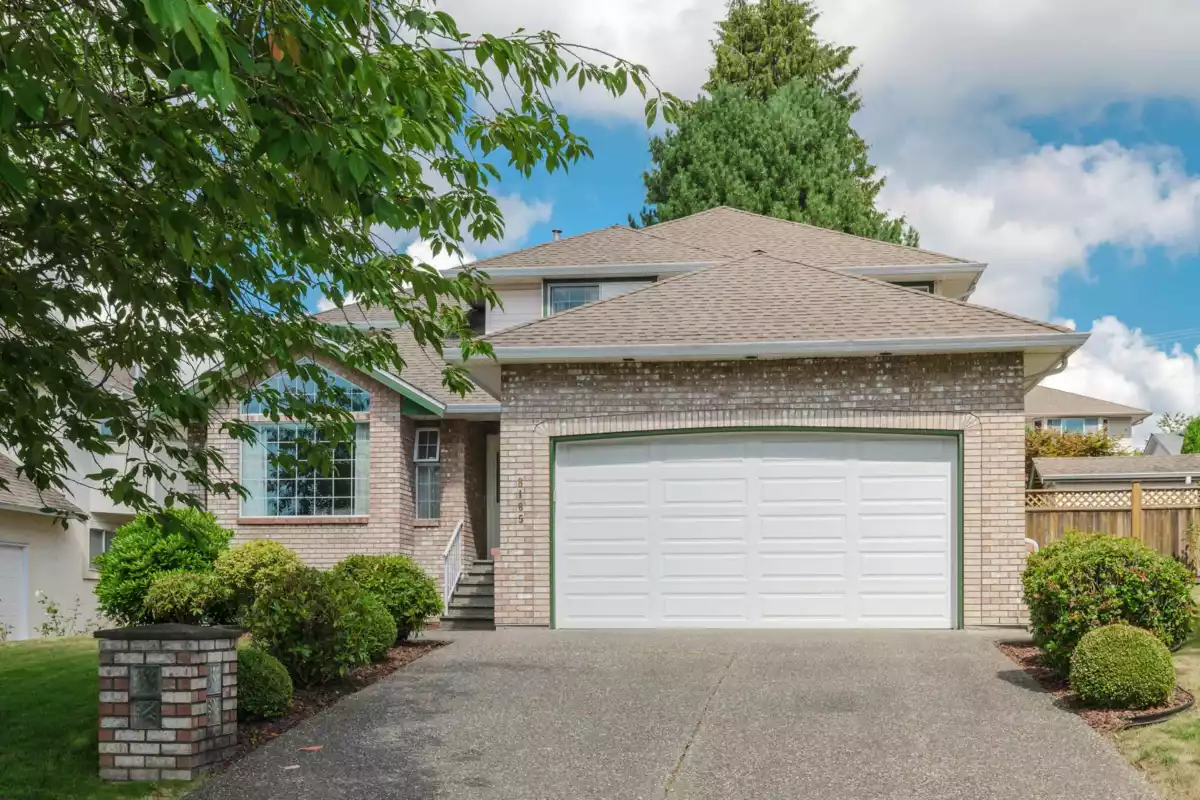 Living Room Photo of 8165 154 Street, Surrey, BC