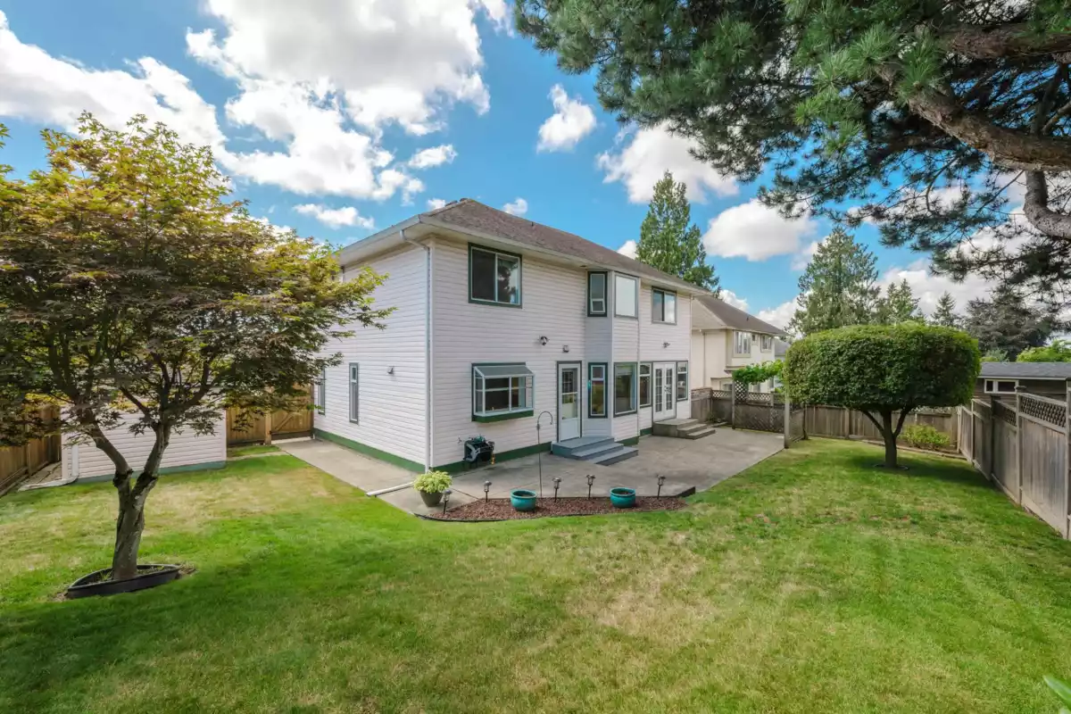 Swimming Pool Photo of 8165 154 Street, Surrey, BC