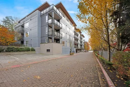207 13925 Fraser Highway, Surrey, BC, Surrey — Apartment/Condo for sale