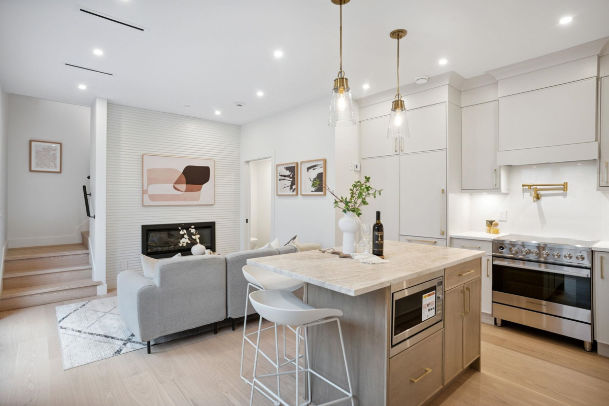 Kitchen Photo of 1917 3rd Avenue, Vancouver, BC