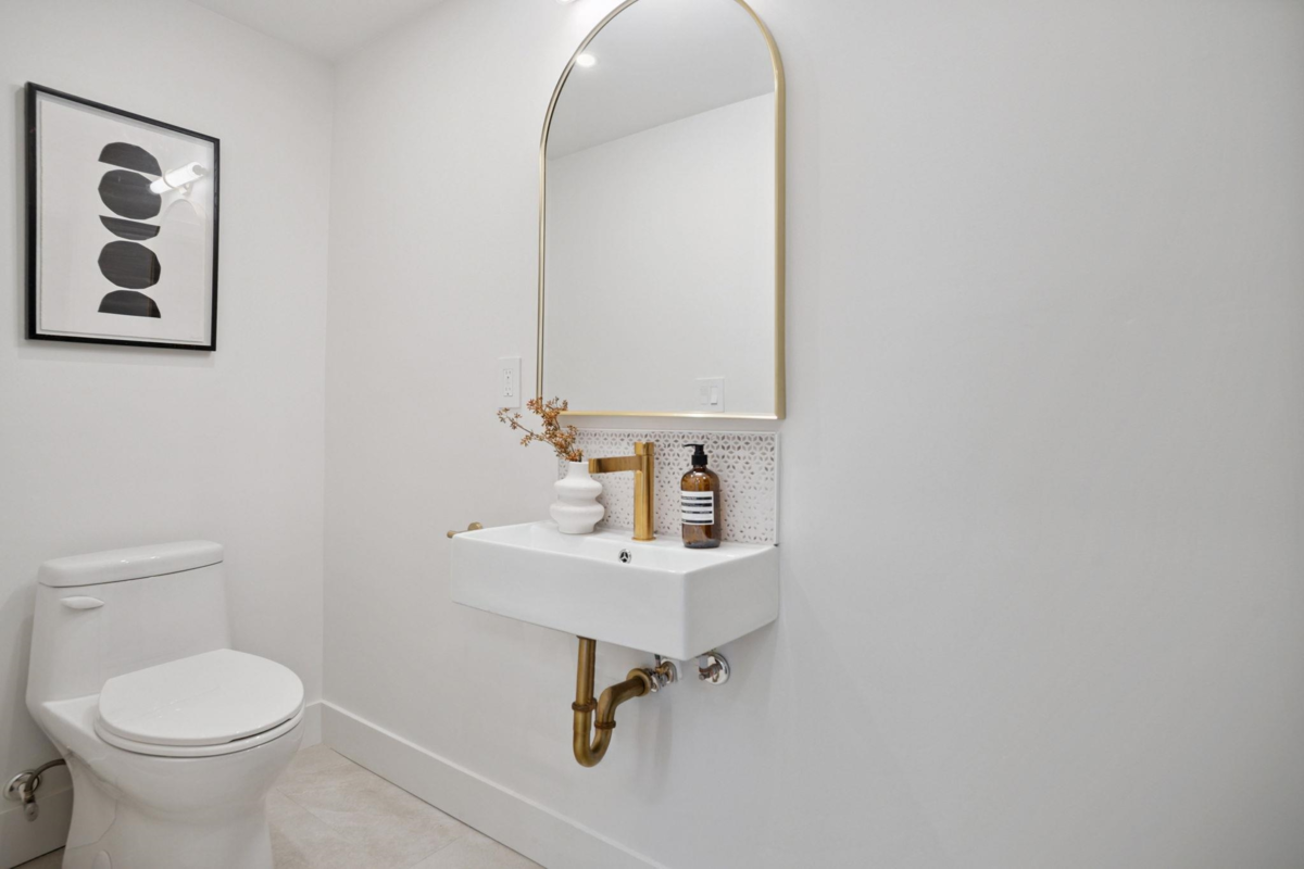 Powder Room Photo of 1917 3rd Avenue, Vancouver, BC