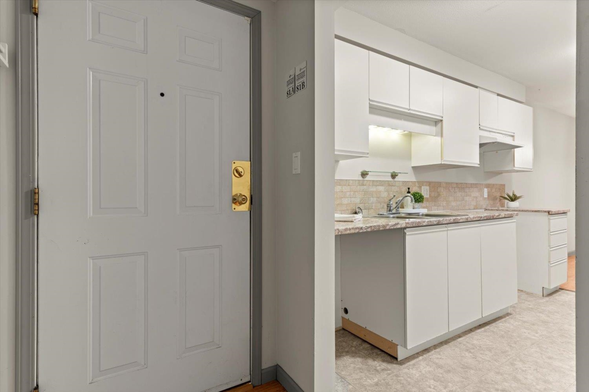 Hallway Photo of 106 7694 Evans Road, Chilliwack, BC