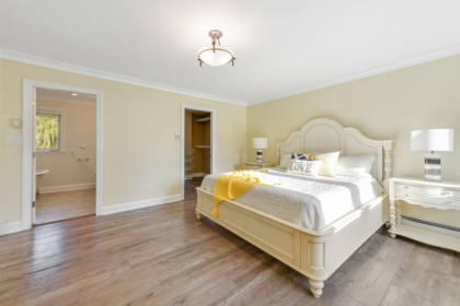 Hallway Photo of 1944 133b Street, Surrey, BC
