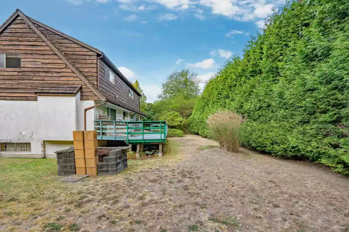 Kitchen Island Photo of 5809 Fremlin Street, Vancouver, BC