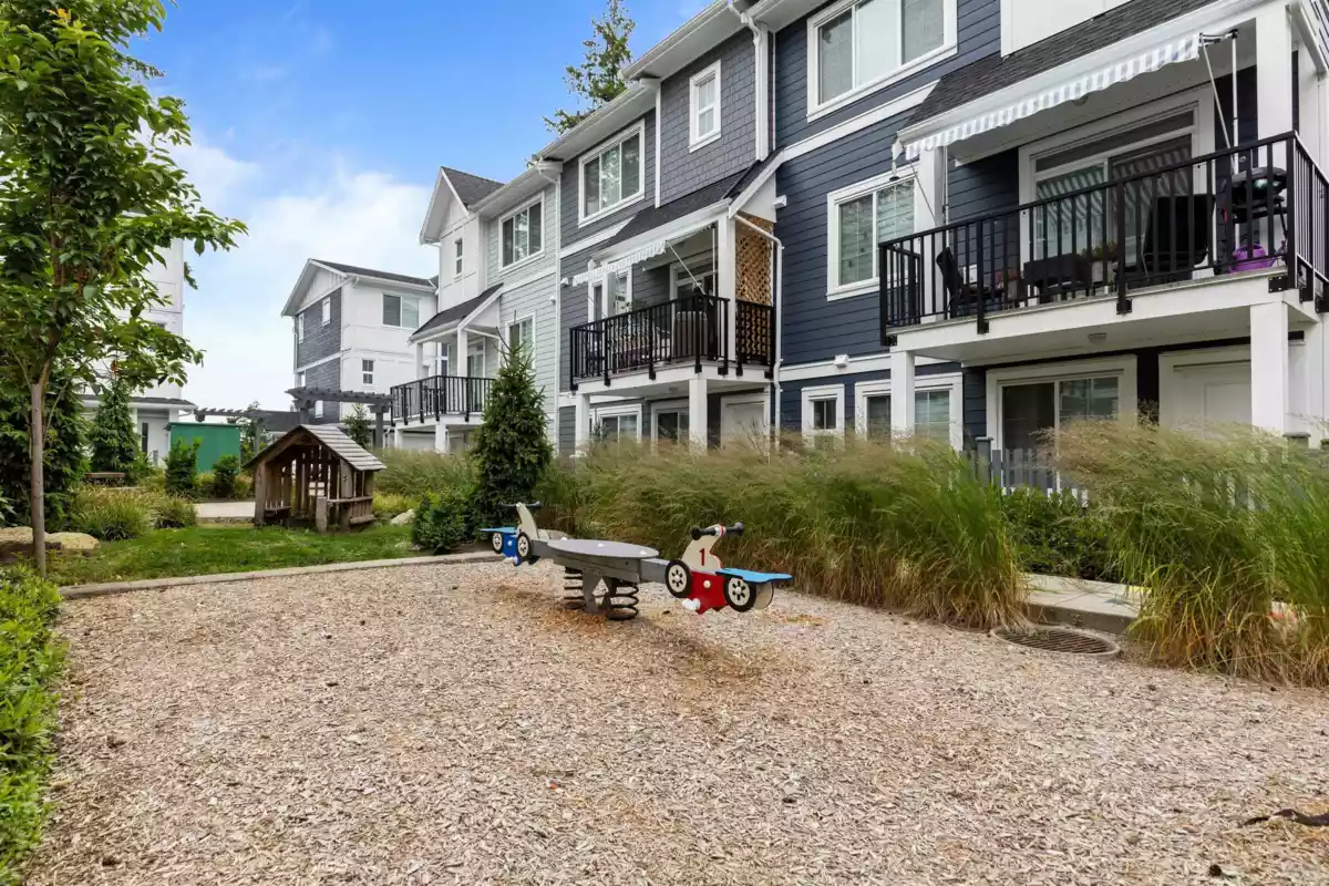 Family Room Photo of 44 20321 80 Avenue, Langley, BC