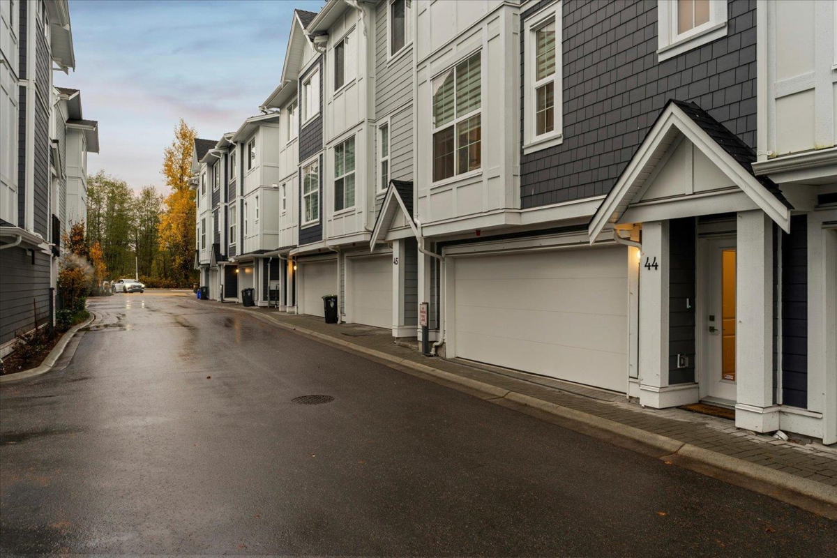 Kitchen Island Photo of 44 20321 80 Avenue, Langley, BC