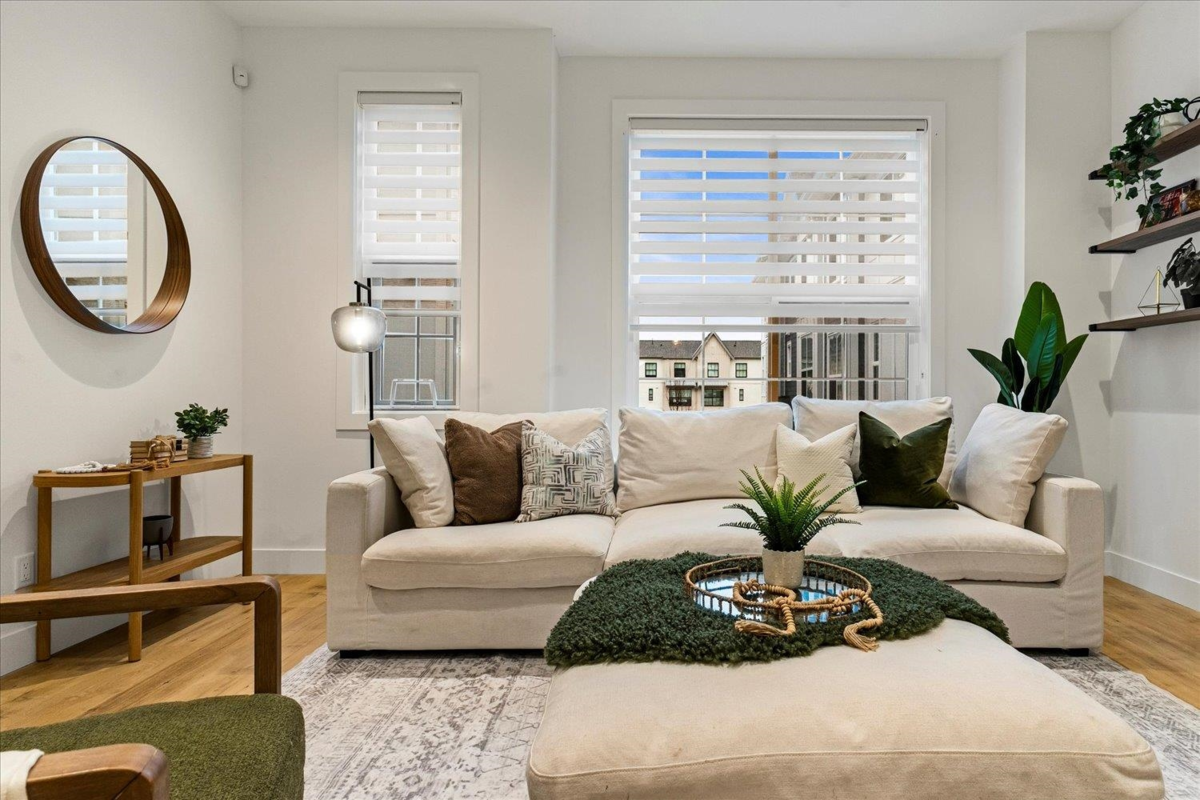 Walk-In Closet Photo of 44 20321 80 Avenue, Langley, BC