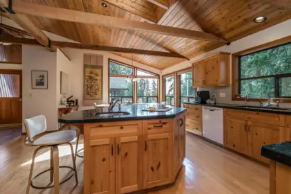 Kitchen Photo of 914 164 Street, Surrey, BC