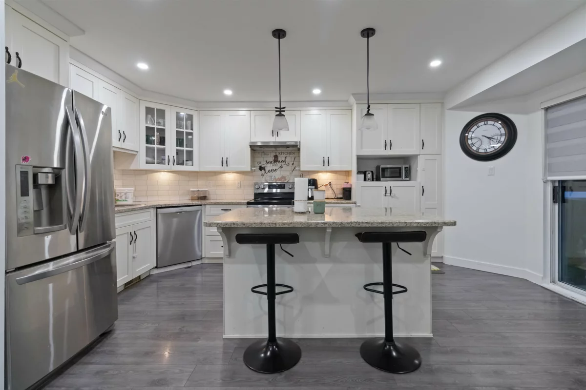 Guest Bathroom Photo of 200 3160 Townline Road, Abbotsford, BC
