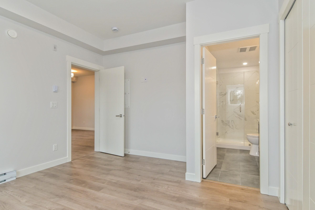 Walk-In Closet Photo of 306 33886 Pine Street, Abbotsford, BC