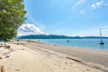 Front Yard Photo of 971 Marine Drive, Gibsons, BC