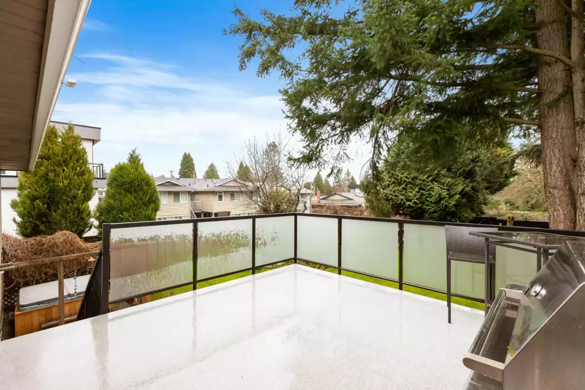 Backyard Photo of 1430 Maple Street, White Rock, BC