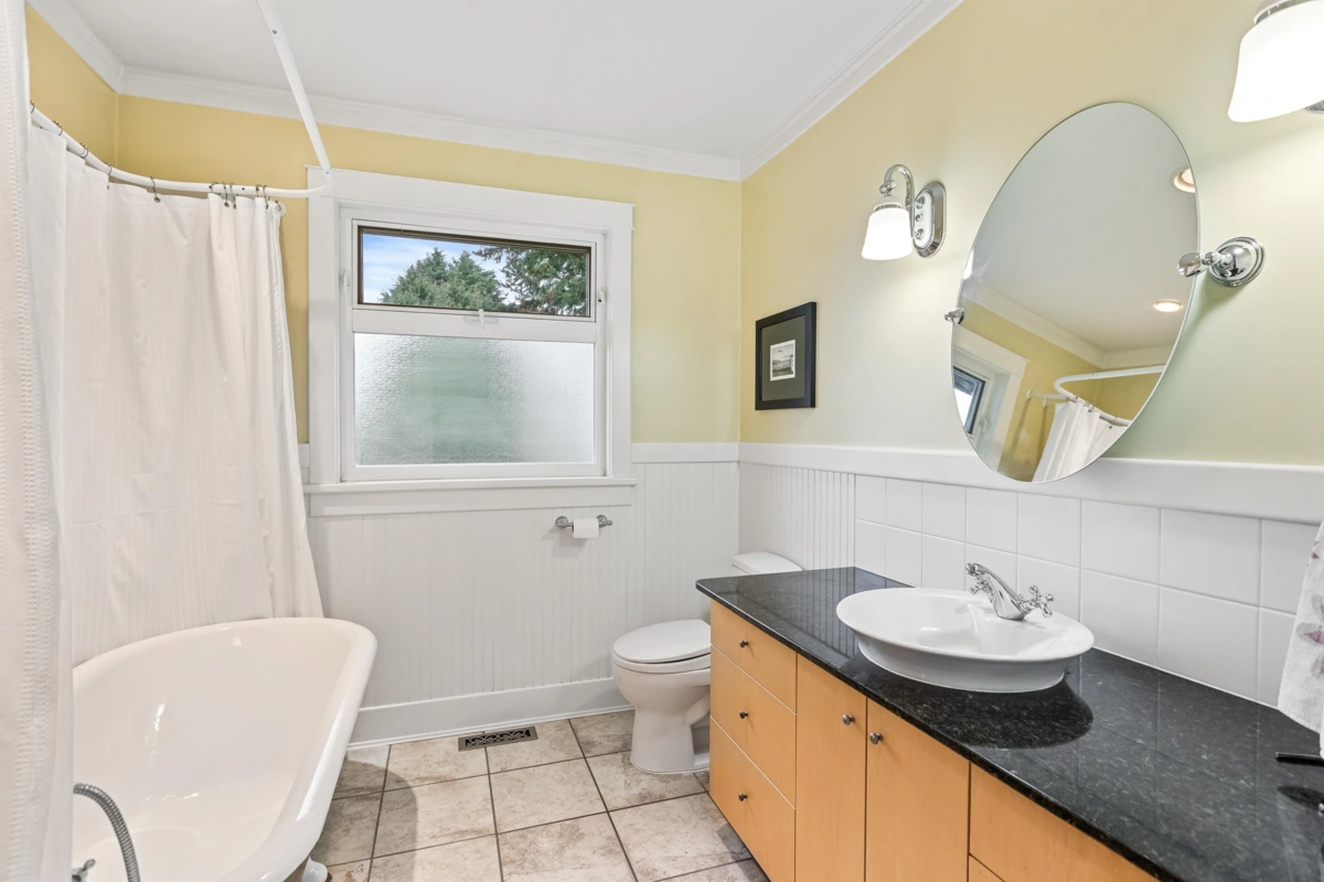 Entry Foyer Photo of 1430 Maple Street, White Rock, BC