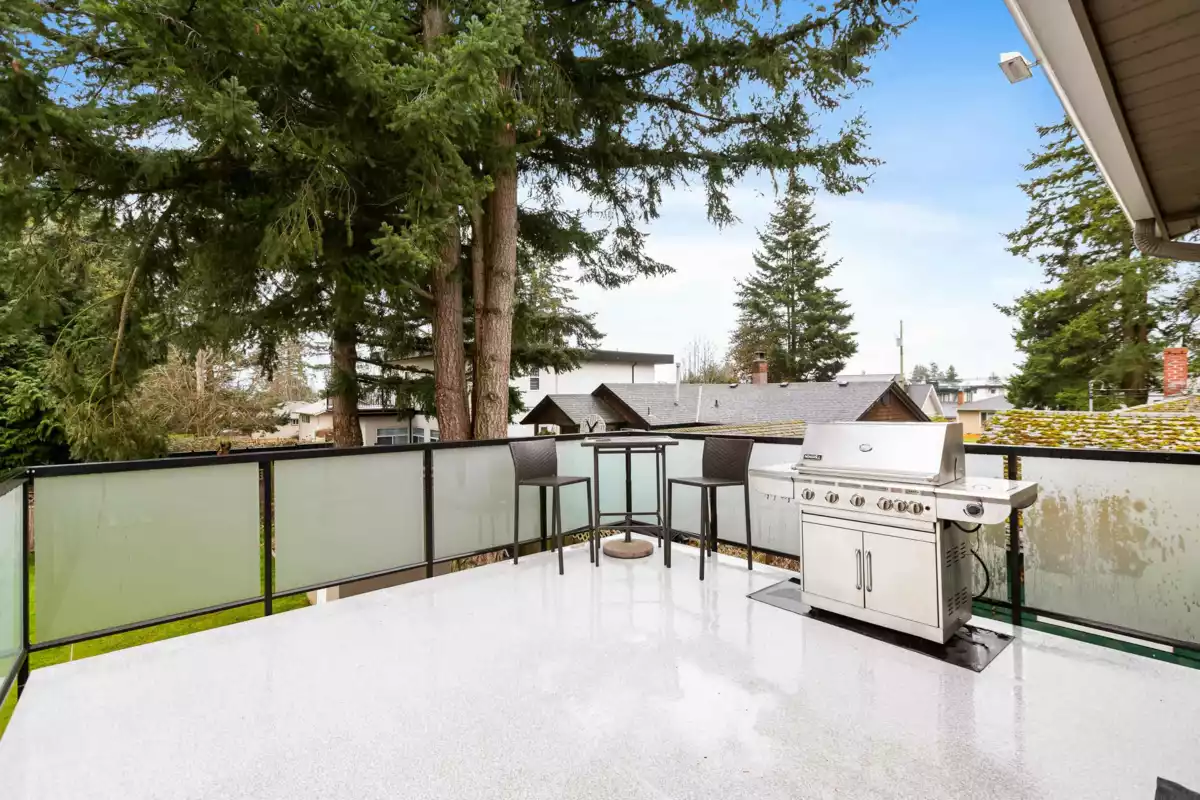 Front Yard Photo of 1430 Maple Street, White Rock, BC