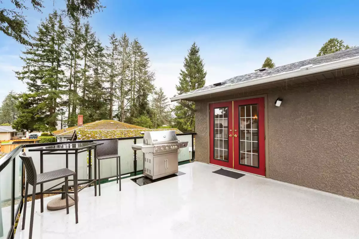 Garden / Landscaping Photo of 1430 Maple Street, White Rock, BC