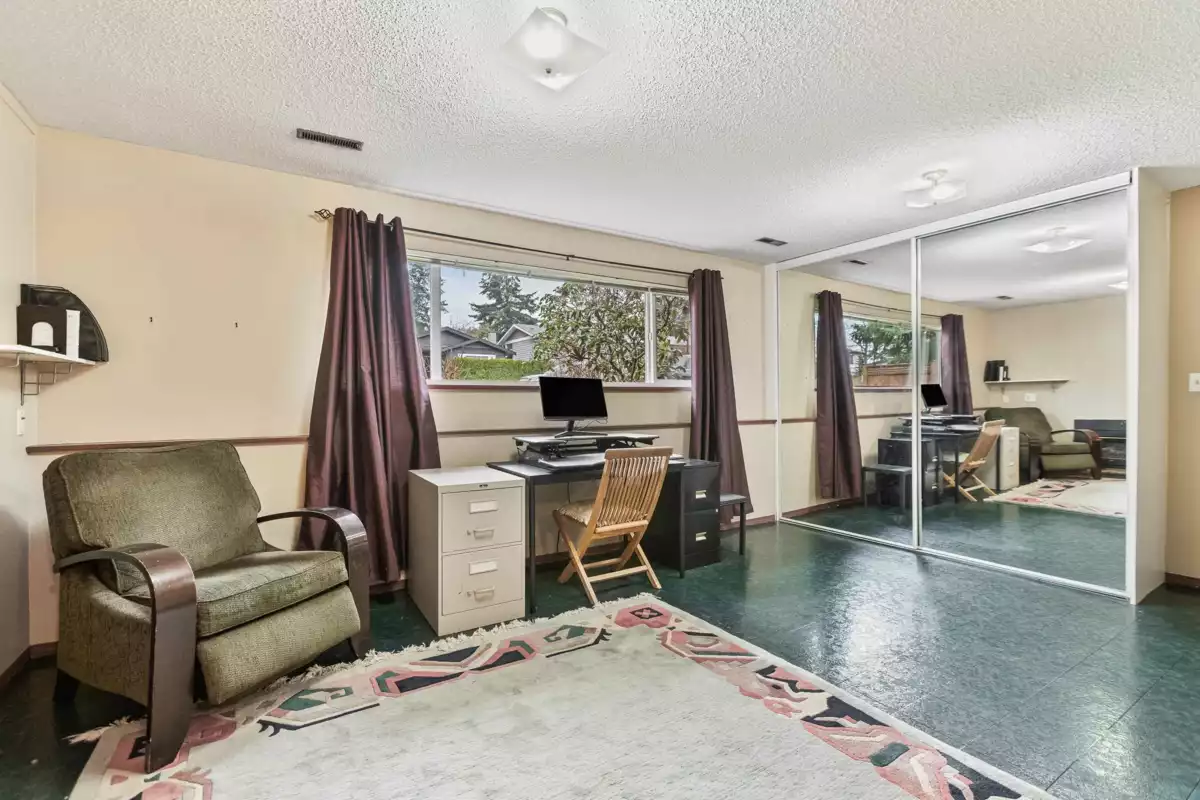 Hallway Photo of 1430 Maple Street, White Rock, BC