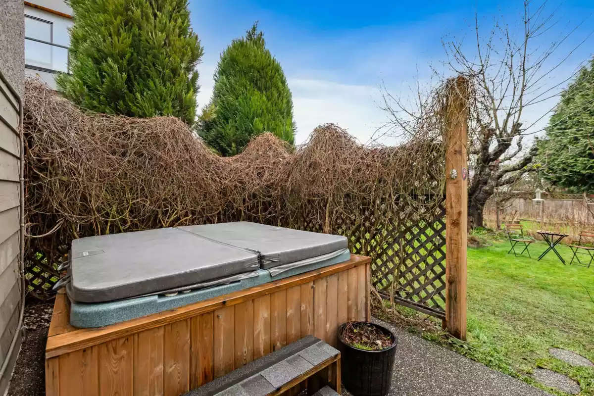 Hot Tub / Spa Photo of 1430 Maple Street, White Rock, BC