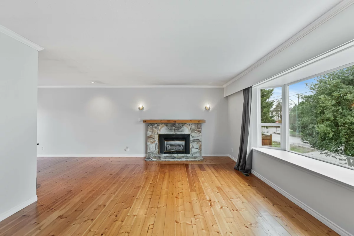 Kitchen Photo of 1430 Maple Street, White Rock, BC