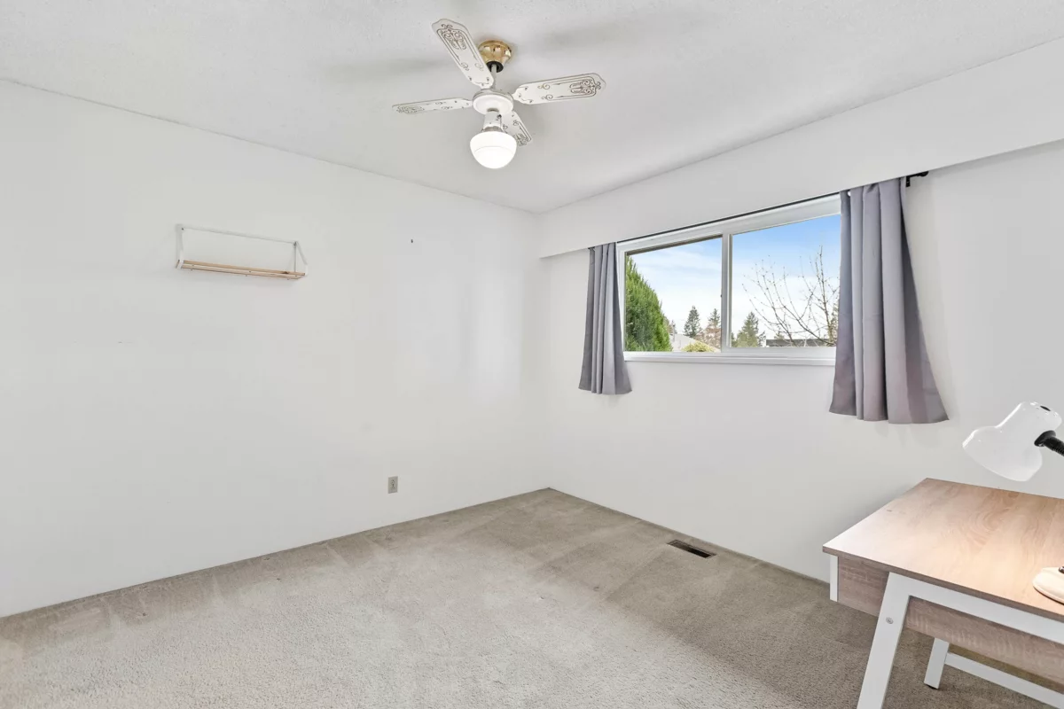 Laundry Room Photo of 1430 Maple Street, White Rock, BC