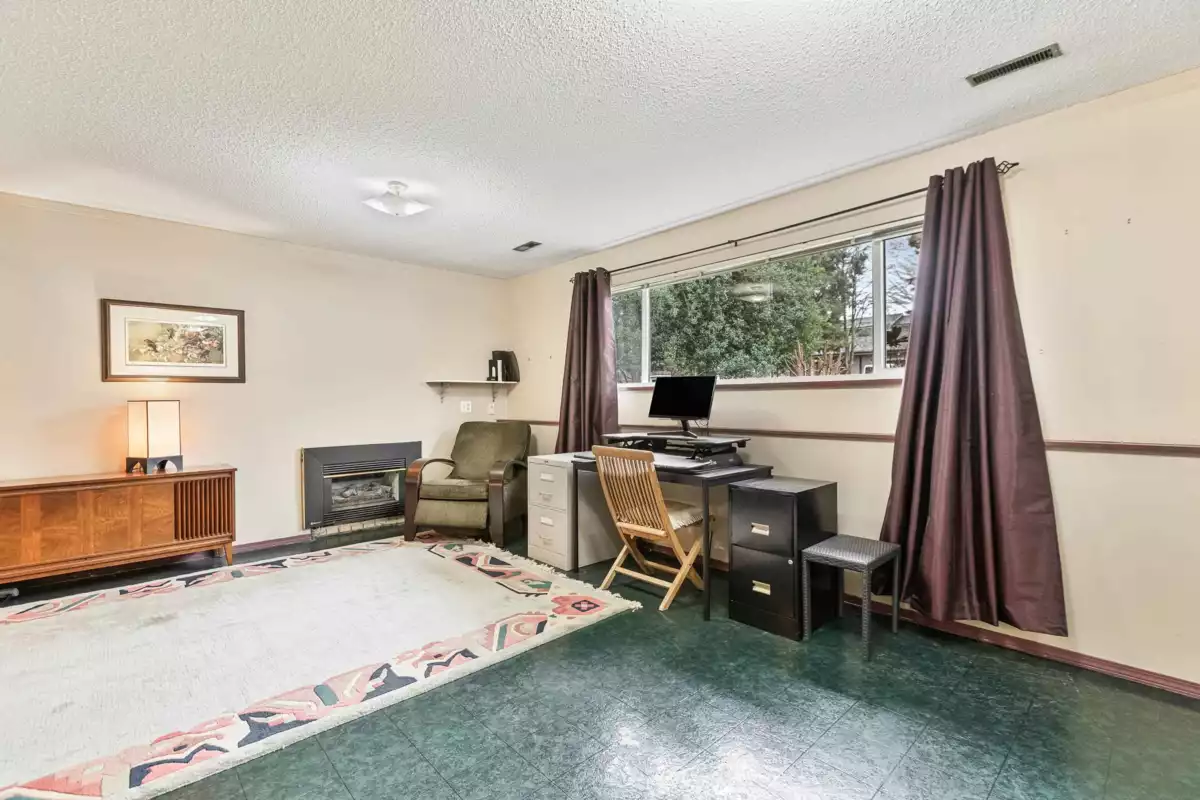 Staircase Photo of 1430 Maple Street, White Rock, BC