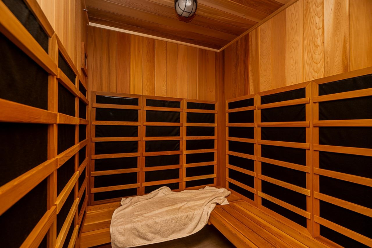 Swimming Pool Photo of 5545 146 Street, Surrey, BC