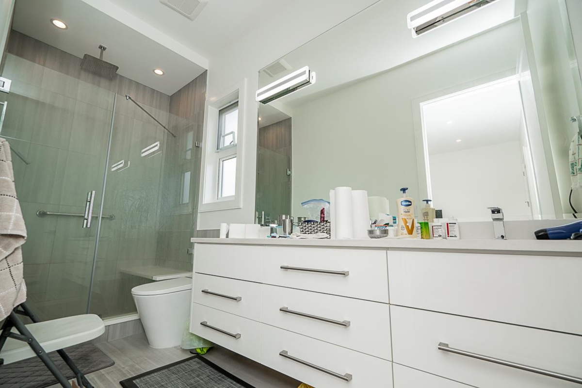 Walk-In Closet Photo of 5545 146 Street, Surrey, BC