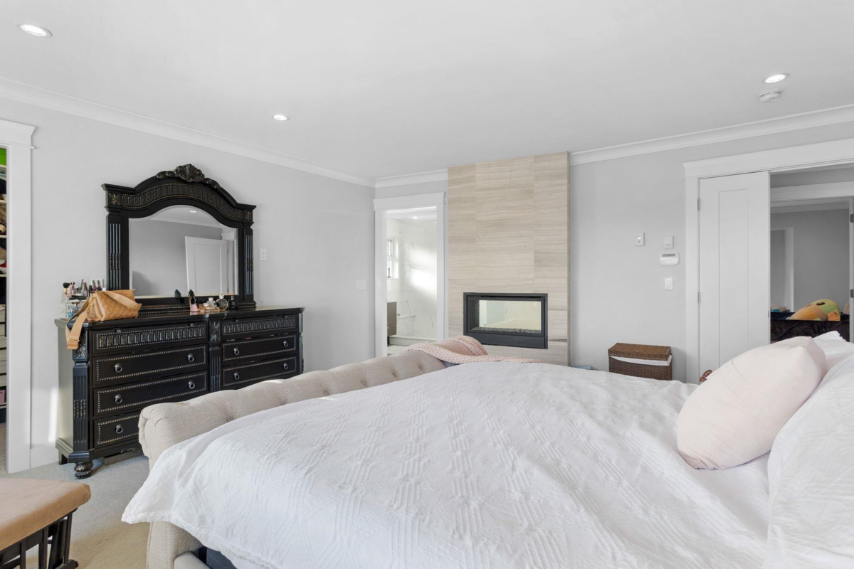 Entry Foyer Photo of 8656 Gilley Avenue, Burnaby, BC