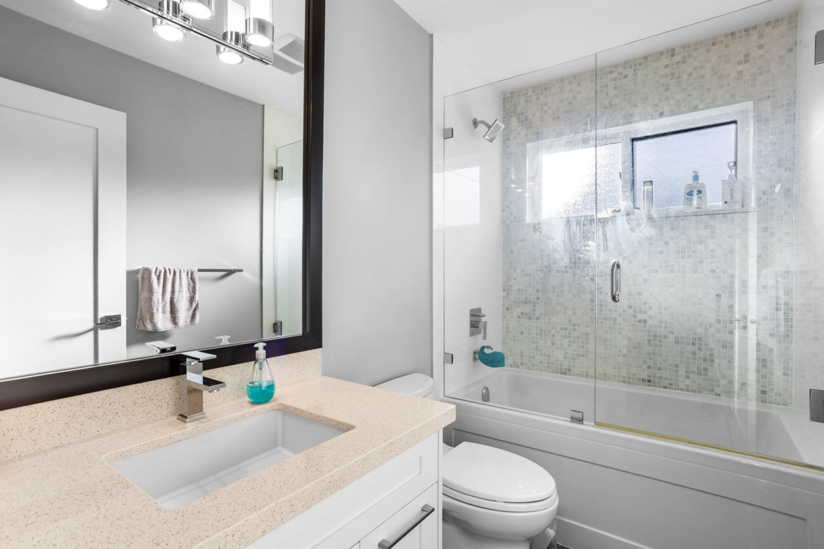 Garden / Landscaping Photo of 8656 Gilley Avenue, Burnaby, BC