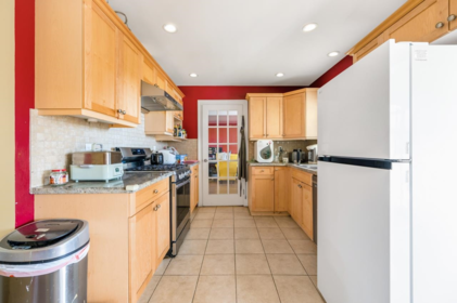 Kitchen Island Photo of 6511 Gainsborough Drive, Richmond, BC