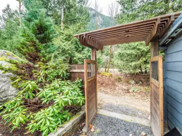 38608 Westway Avenue, Squamish, BC, Squamish — Single Family Residence for sale