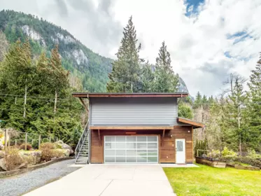 38608 Westway Avenue, Squamish, BC, Squamish — Single Family Residence for sale