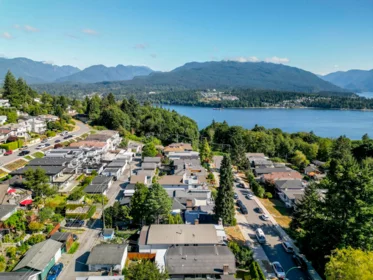 Front Yard Photo of 45 N Stratford Avenue, Burnaby, BC