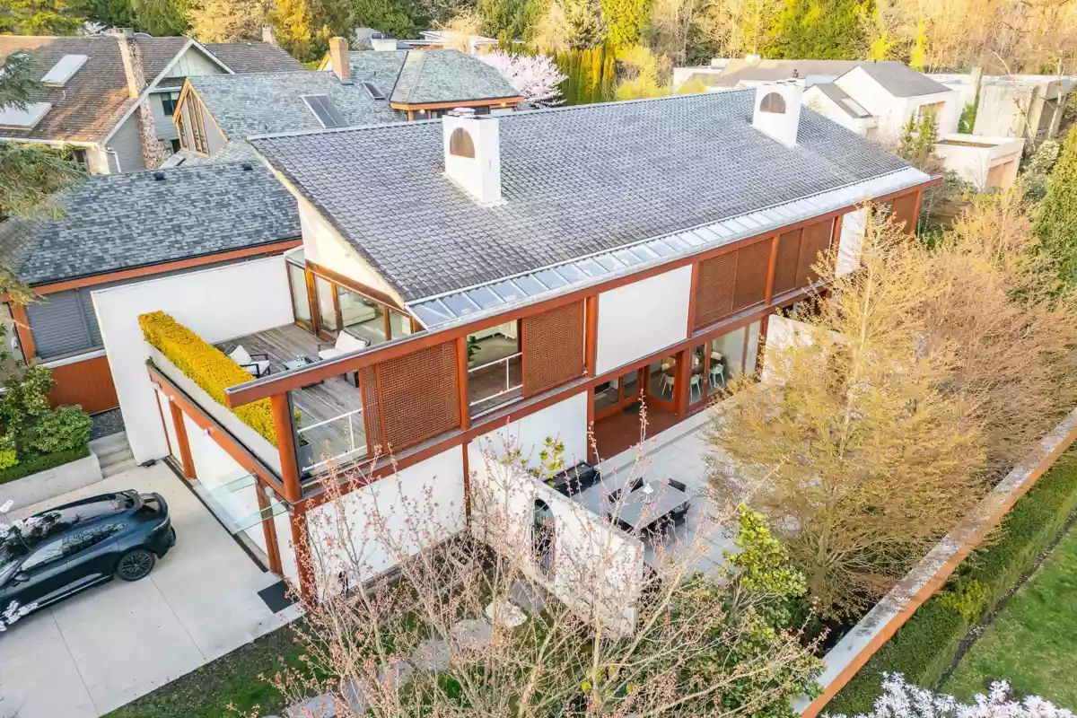 Hot Tub / Spa Photo of 1299 W 57th Avenue, Vancouver, BC