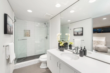 Hallway Photo of 1299 W 57th Avenue, Vancouver, BC