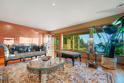 Breakfast Nook Photo of 1626 Pinecrest Drive, West Vancouver, BC