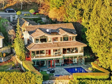 Family Room Photo of 1626 Pinecrest Drive, West Vancouver, BC
