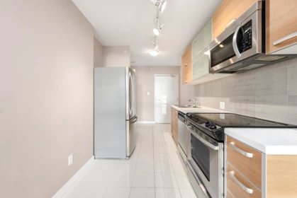 1805 9981 Whalley Boulevard, Surrey, BC