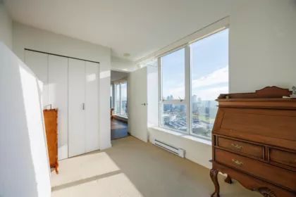 Guest Bathroom Photo of 3708 13325 102a Avenue, Surrey, BC