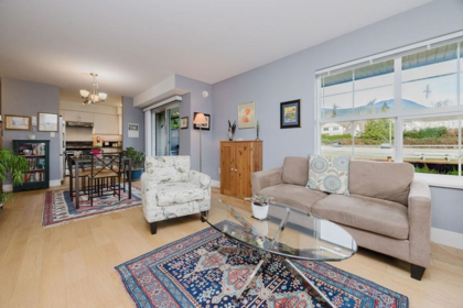 23 689 Park Road, Gibsons, BC, Gibsons — Apartment/Condo for sale