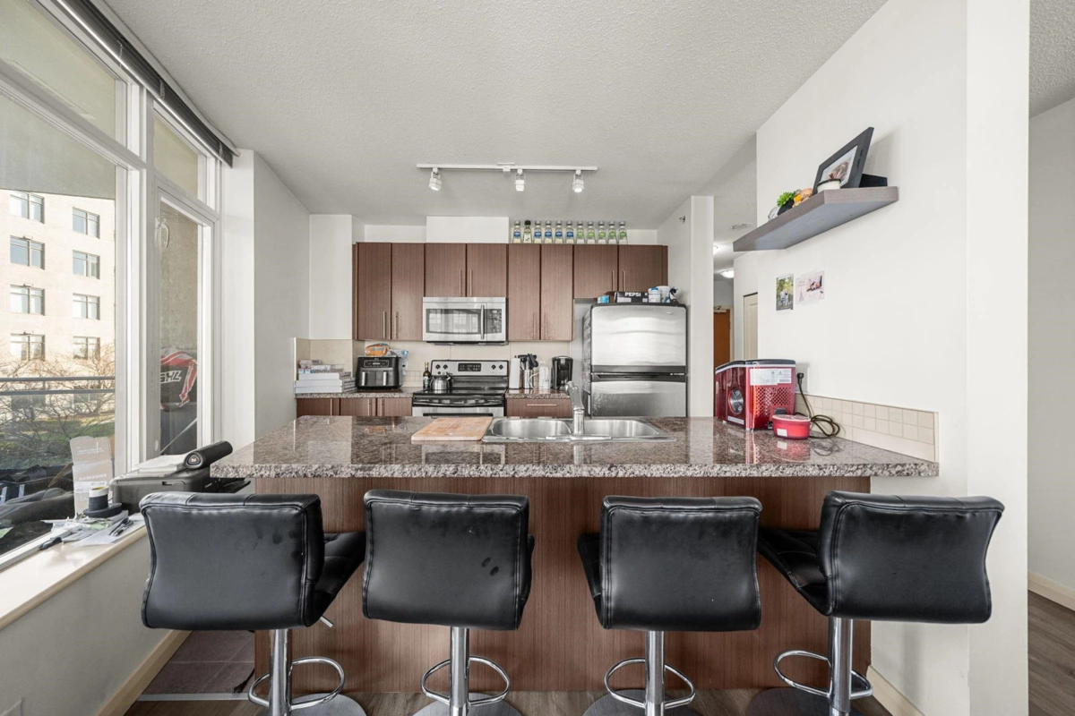 Dining Area Photo of 1006 898 Carnarvon Street, New Westminster, BC