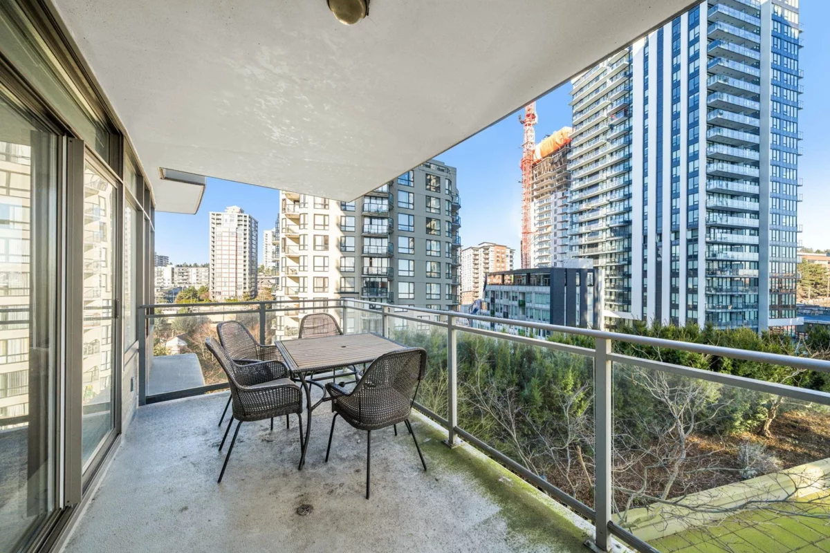 Kitchen Island Photo of 1006 898 Carnarvon Street, New Westminster, BC