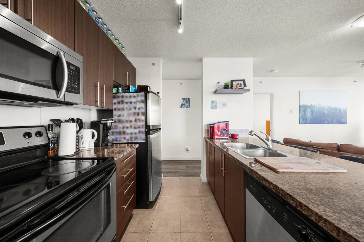 Kitchen Photo of 1006 898 Carnarvon Street, New Westminster, BC
