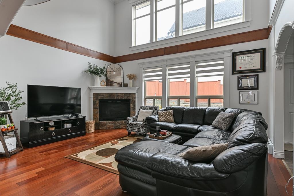 Family Room Photo of 31496 Cougar Court, Abbotsford, BC