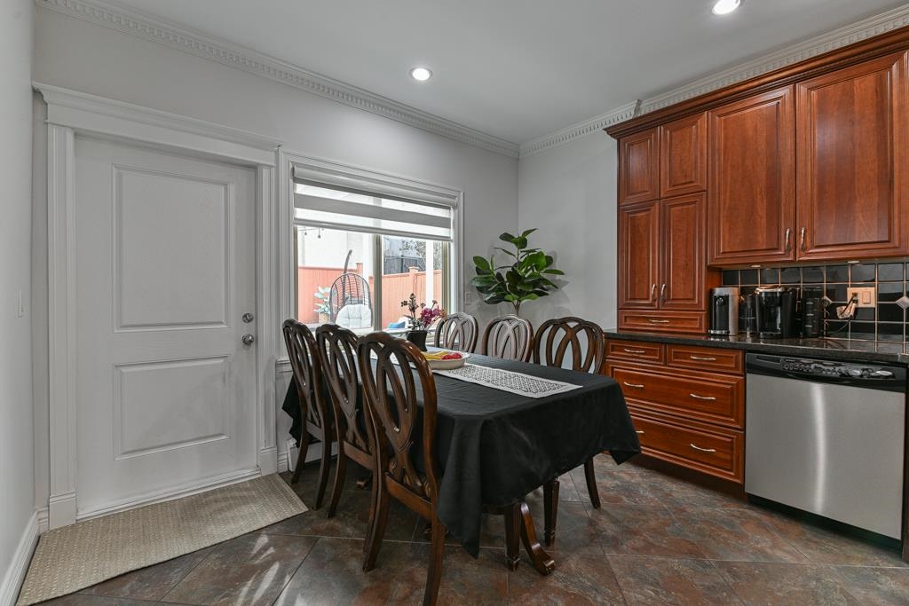 Guest Bathroom Photo of 31496 Cougar Court, Abbotsford, BC