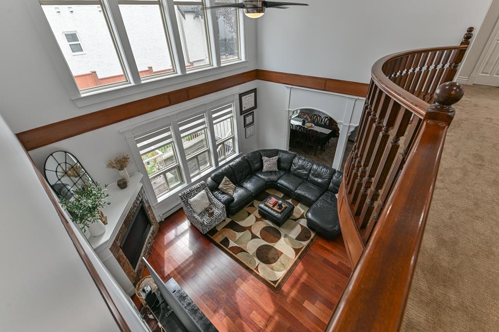 Kitchen Island Photo of 31496 Cougar Court, Abbotsford, BC