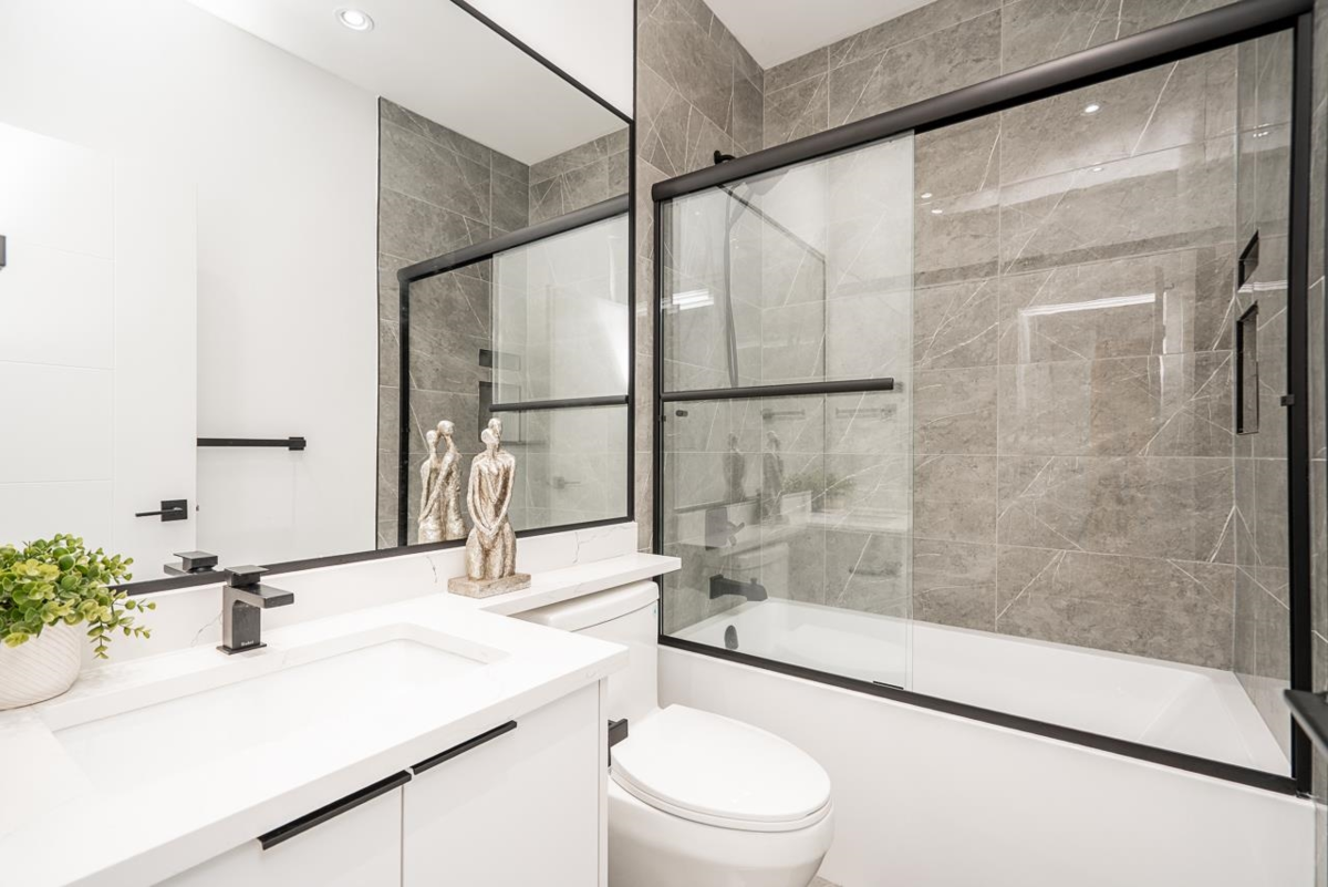 Entry Foyer Photo of 3846 Southwood Street, Burnaby, BC