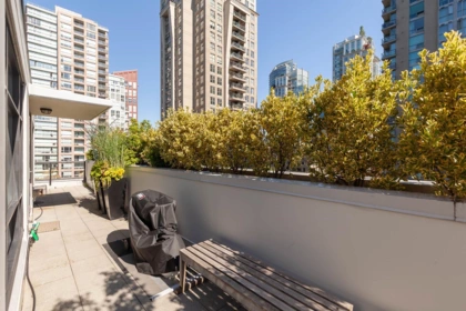 Front Yard Photo of PH803 988 Richards Street, Vancouver, BC