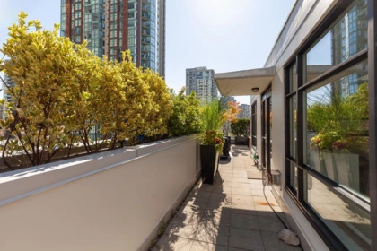 Garden / Landscaping Photo of PH803 988 Richards Street, Vancouver, BC